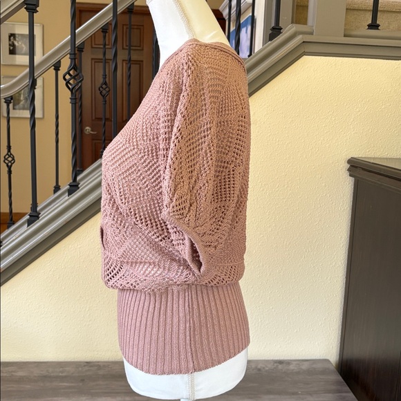 ⭐️Forever 21 V Neck Short Sleeve Dusty Pink Knit Sweater Top Size Small - Picture 2 of 14